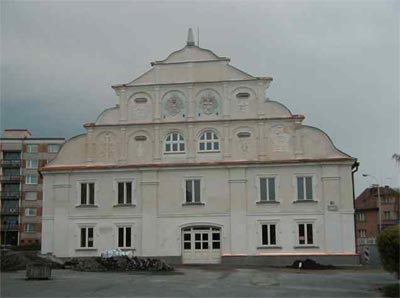 Kulturn� vzd�l�vac� centrum Kr�lovsk� hvozd